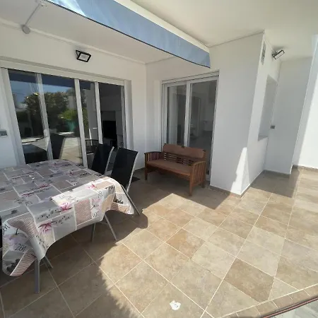Royal Marine 8 Apartment *